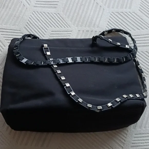 Black Canvas Chain Link Laptop Tote Shoulder Bag - Picture 4 of 9